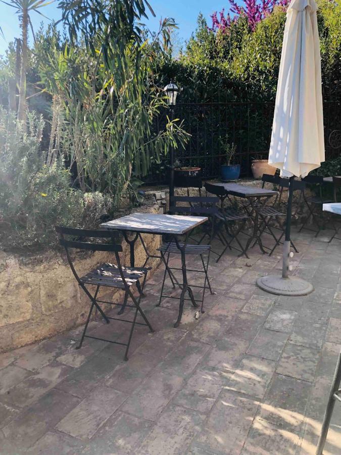 Au Bout Du Pre Otel Pézenas Dış mekan fotoğraf