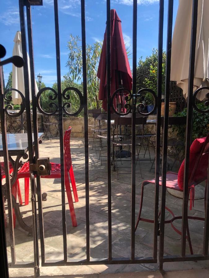 Au Bout Du Pre Otel Pézenas Dış mekan fotoğraf