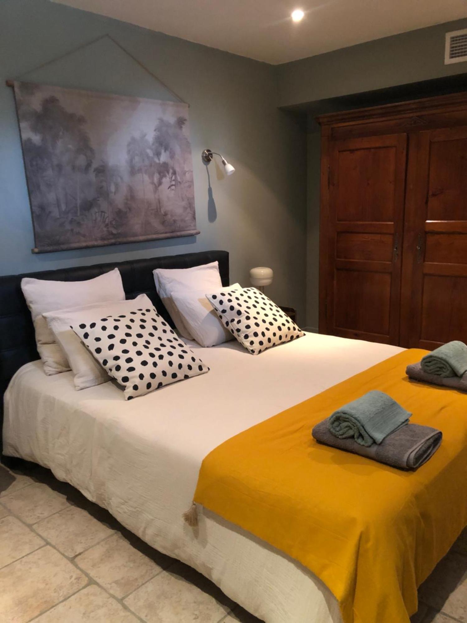 Au Bout Du Pre Otel Pézenas Dış mekan fotoğraf