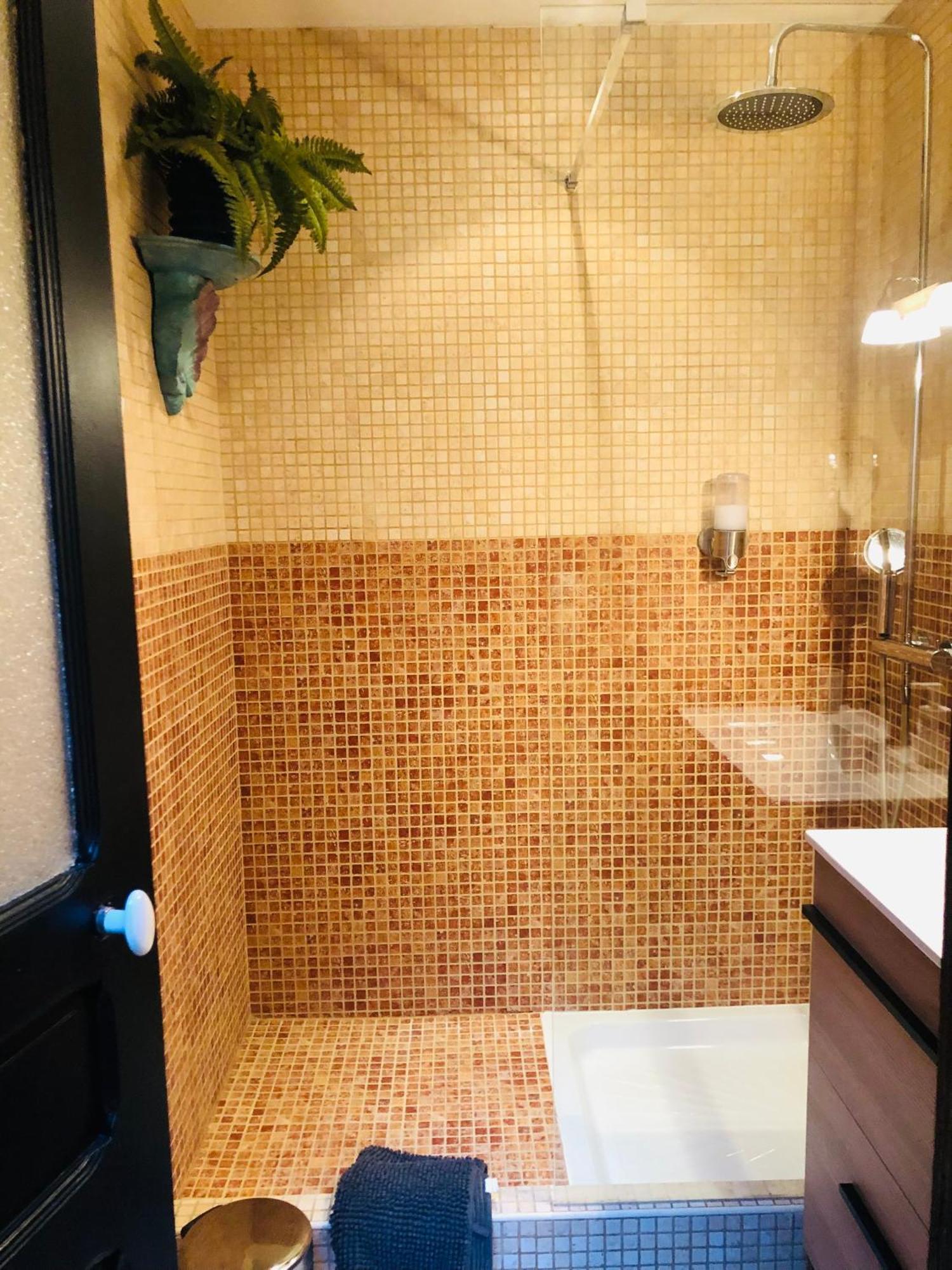 Au Bout Du Pre Otel Pézenas Dış mekan fotoğraf